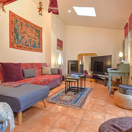 Nice Home In Honfleur With Wi-Fi